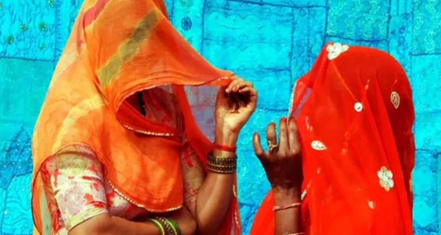 যে উপায়ে দুই স্ত্রীকেই সুখী রাখেন এক যুবক