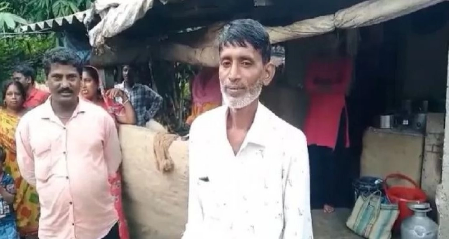 দিনমজুরের কপাল ফিরল ঘাস কাটতে গিয়ে, ৩০ টাকায় এখন কোটিপতি!