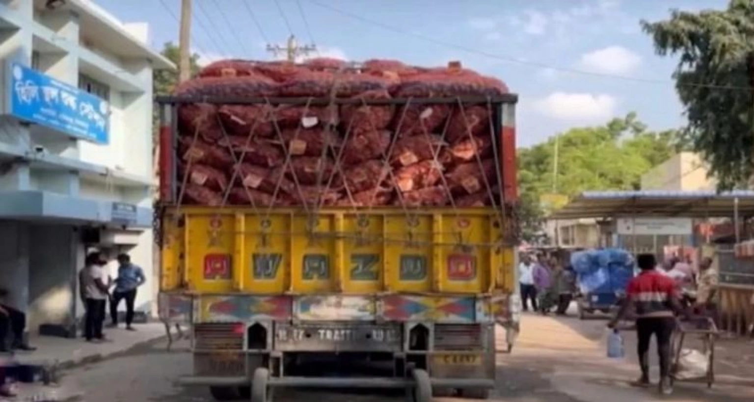 আলুর প্রতি কেজির দাম পড়ল ২৫ টাকা