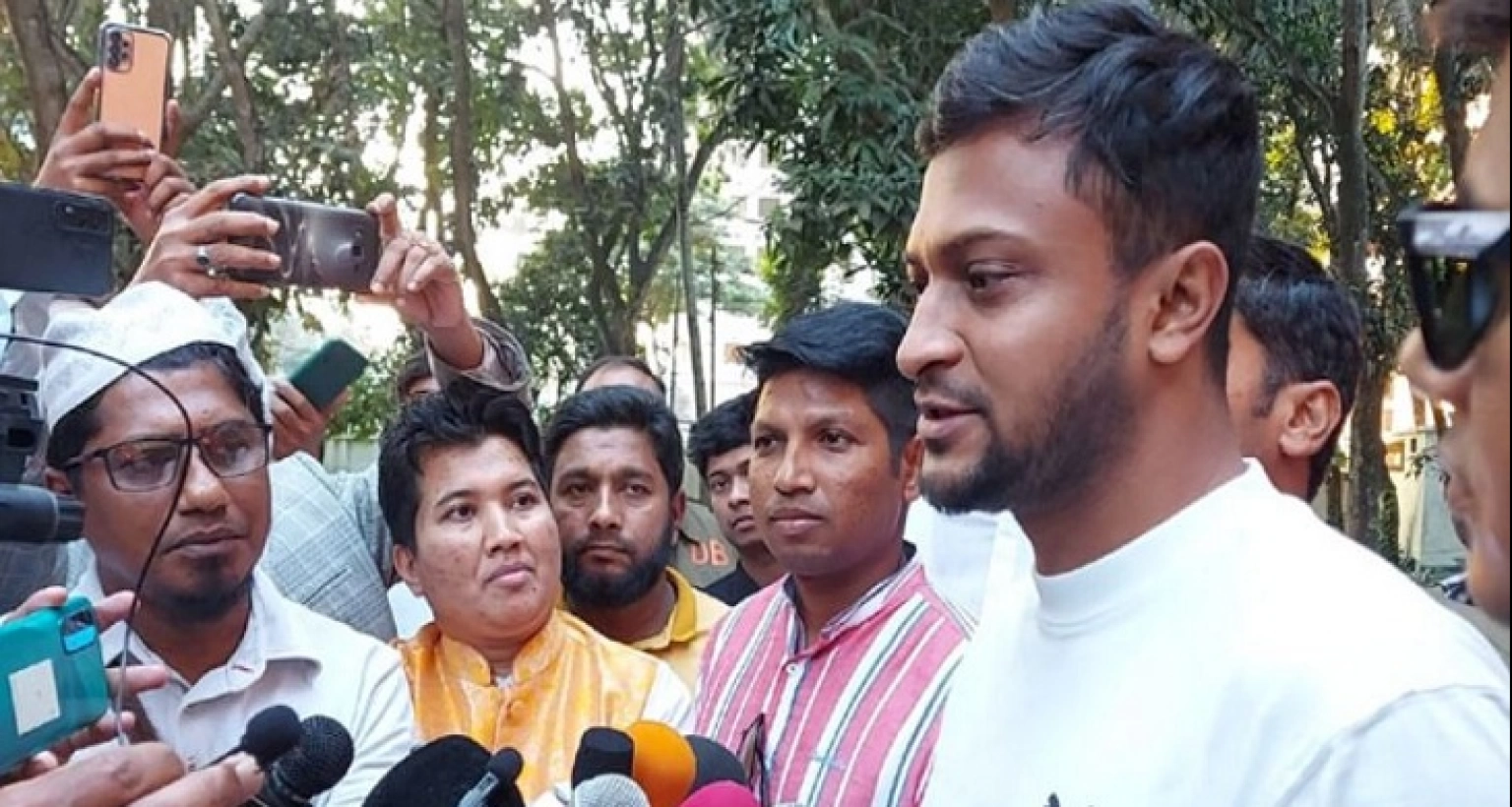 হলফনামায় নিজের বার্ষিক আয় যত দেখালেন সাকিব