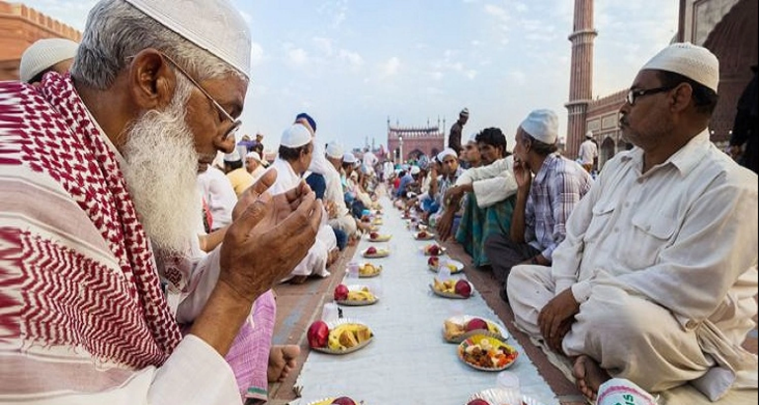  যে দোয়া পড়বেন ইফতার সামনে নিয়ে