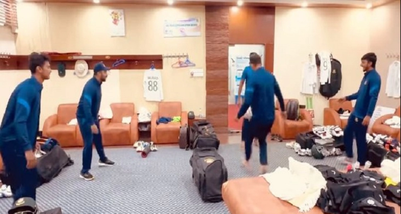 ড্রেসিংরুমে ভিন্নরকম এক খেলার আয়োজন করেন বাংলাদেশি ক্রিকেটাররা!