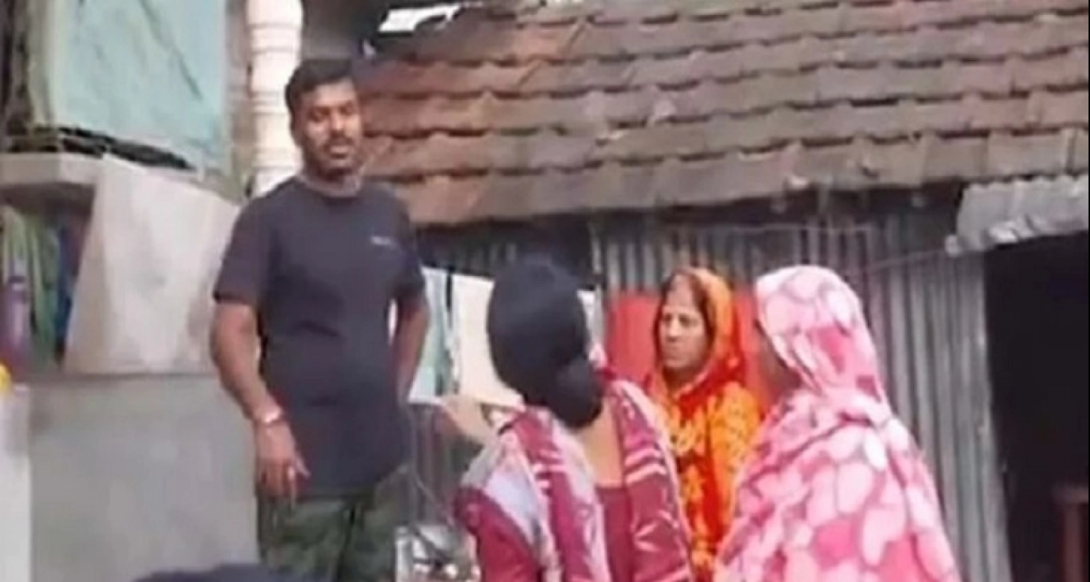 দুই ‘বউ’ হাজির স্বামীর তৃতীয় বিয়েতে! তারপর...