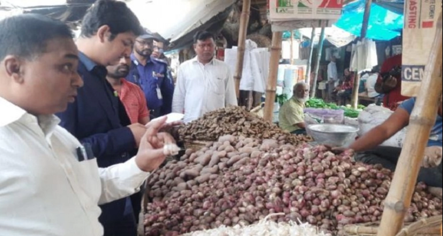  অবশেষে একলাফে যত কমলো পেঁয়াজের দাম