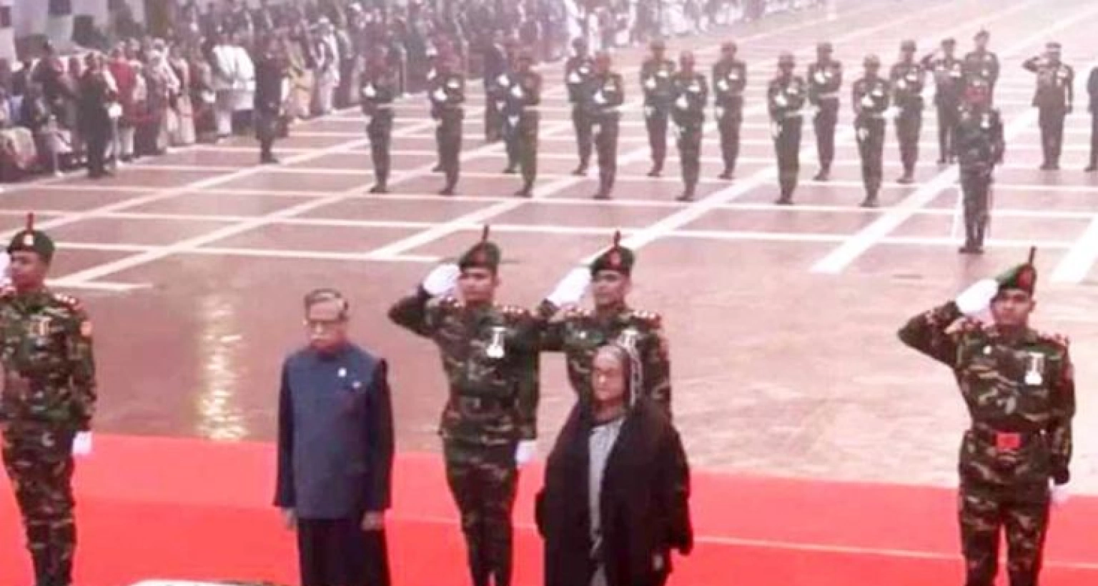 শহীদ বুদ্ধিজীবী স্মৃতিসৌধে রাষ্ট্রপতি-প্রধানমন্ত্রীর শ্রদ্ধা