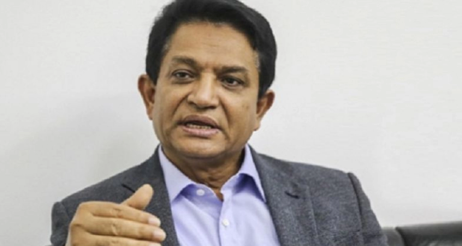 গাড়ি ভাঙচুর ও ফরিদপুরে এ কে আজাদের গণসংযোগে হামলা