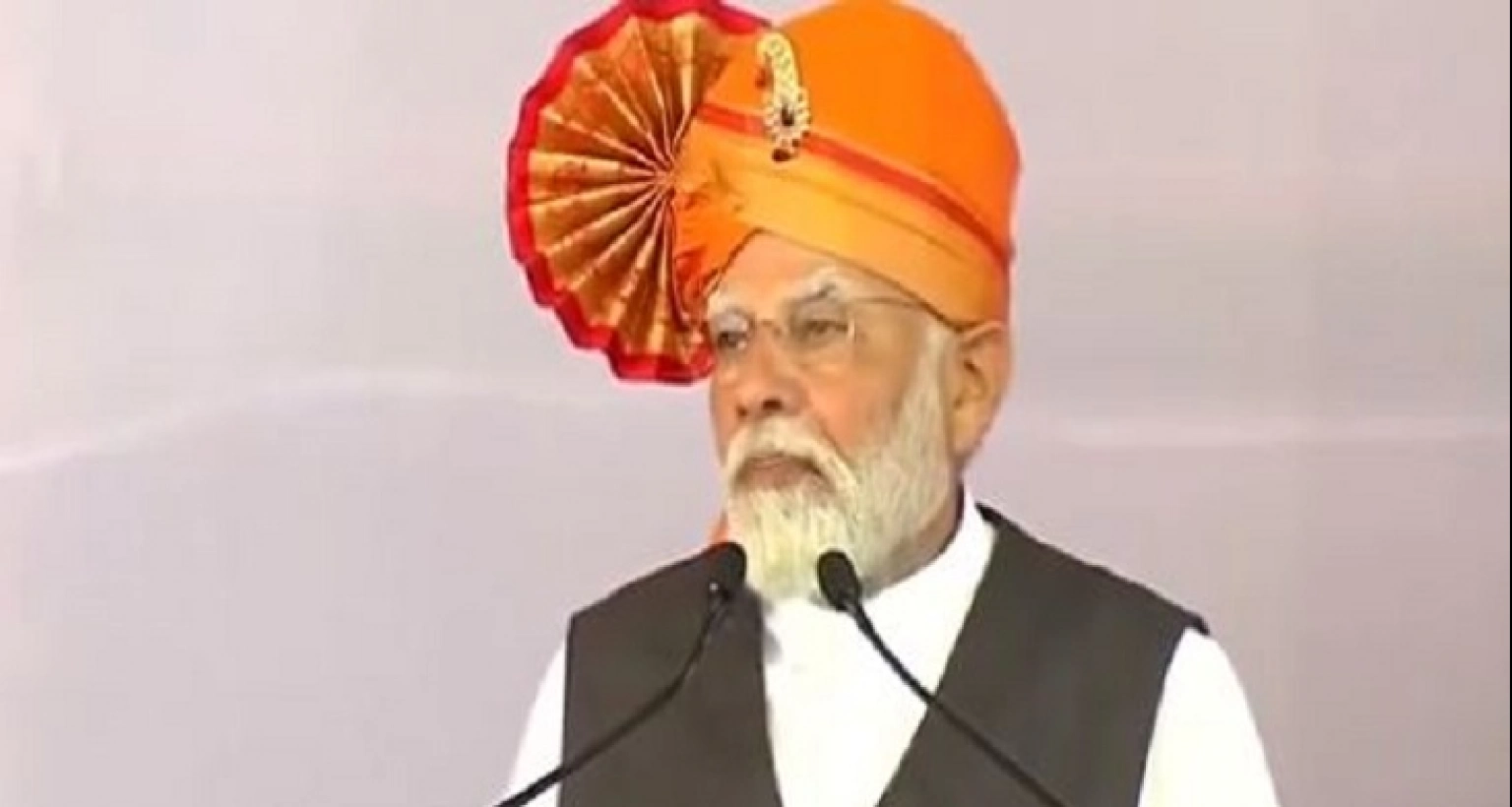 কেঁদে ফেললেন নরেন্দ্র মোদি