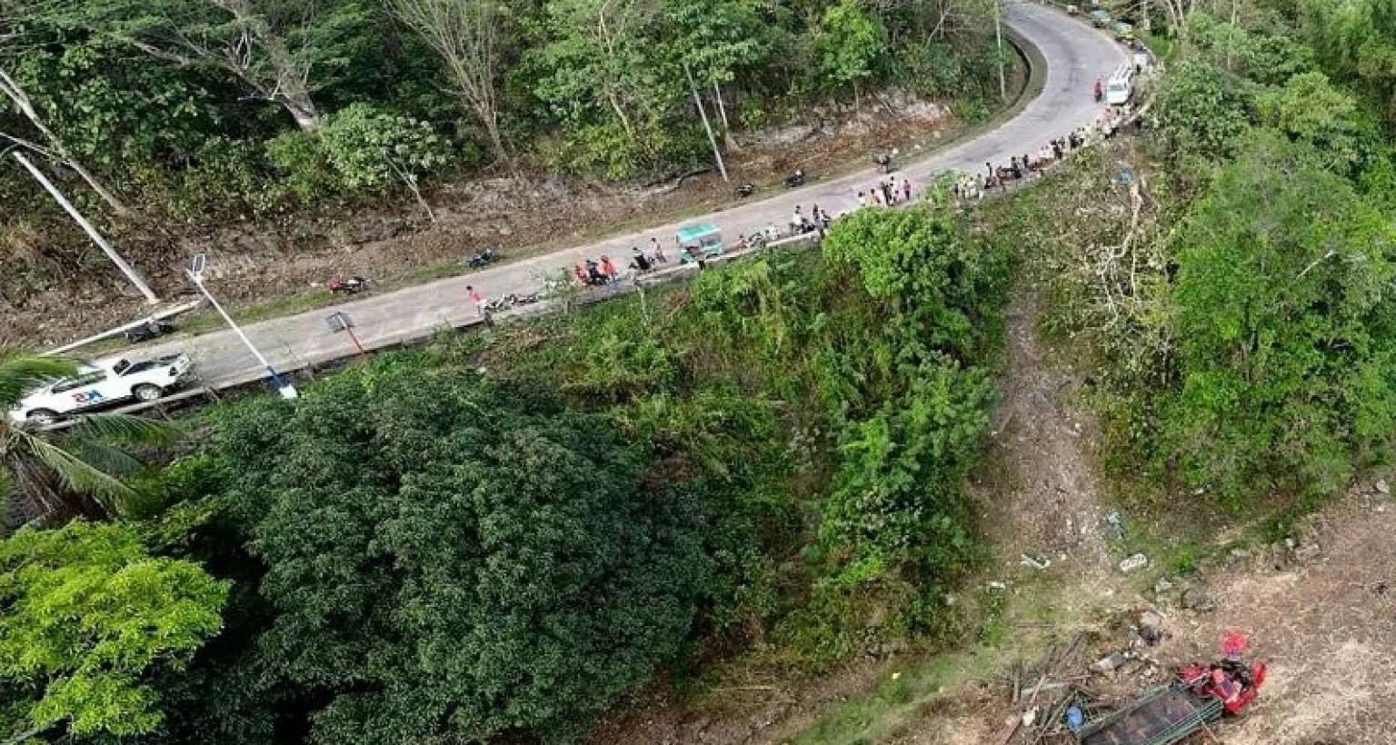 গভীর খাদে ট্রাক, ১৫ জনের মৃত্যু