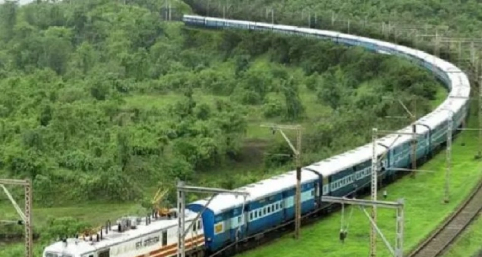 ভুলে হ্যান্ড ব্রেক না টেনে নেমে গেলেন চালক, ট্রেন ছুটে গেল ৭০ কিমি