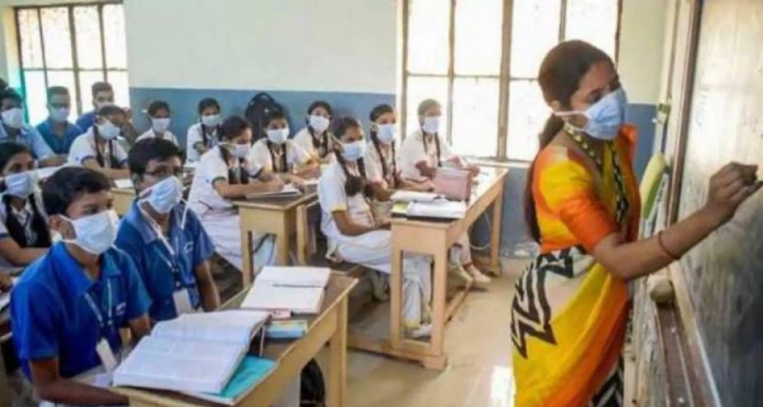 এবার শিক্ষাপ্রতিষ্ঠানে শিক্ষকদের জিন্স ও টি-শার্ট পরা নিষিদ্ধ