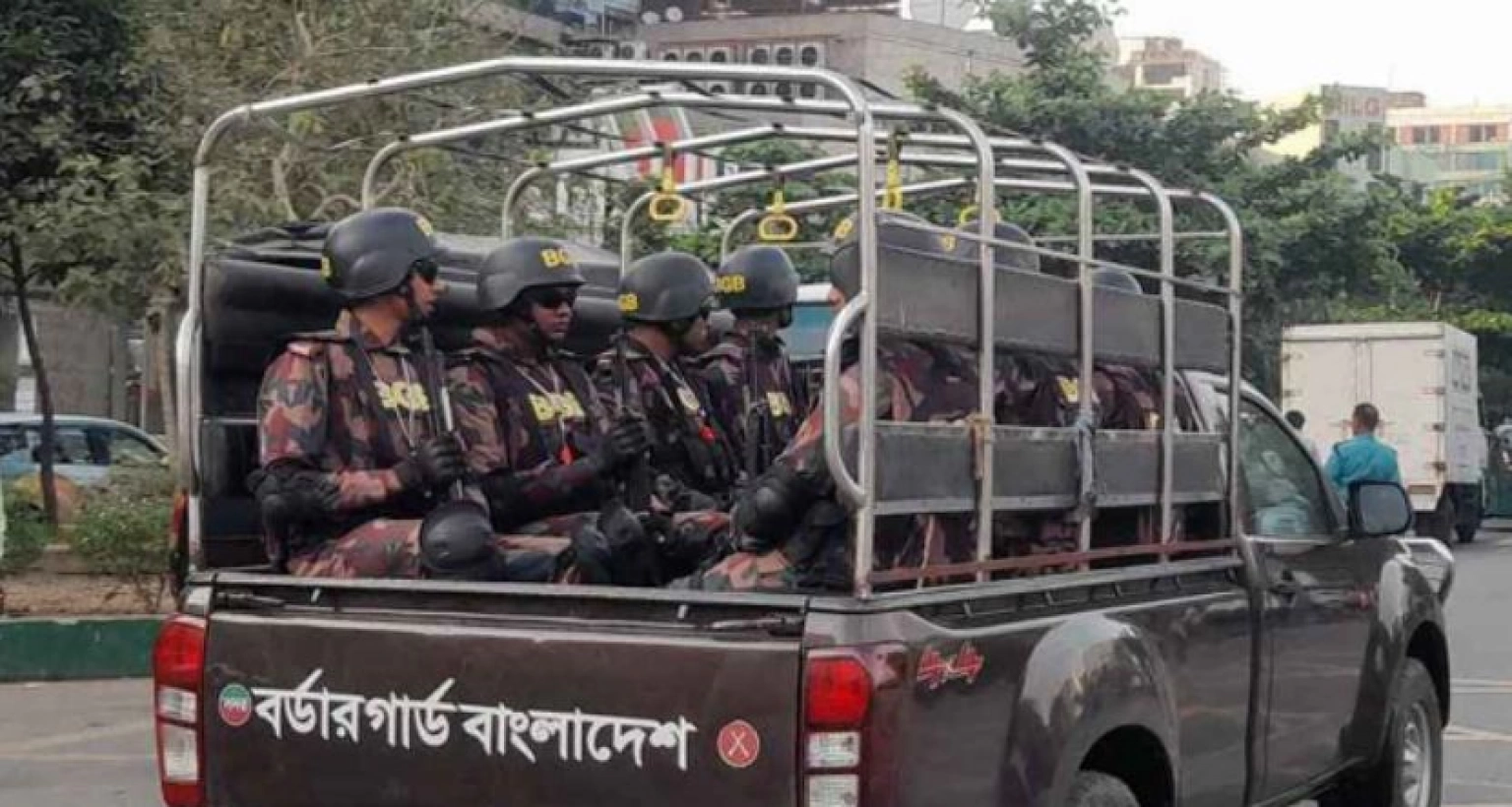 পূজামণ্ডপের সার্বিক নিরাপত্তা বিধানে ৩১৭ প্লাটুন বিজিবি মোতায়েন