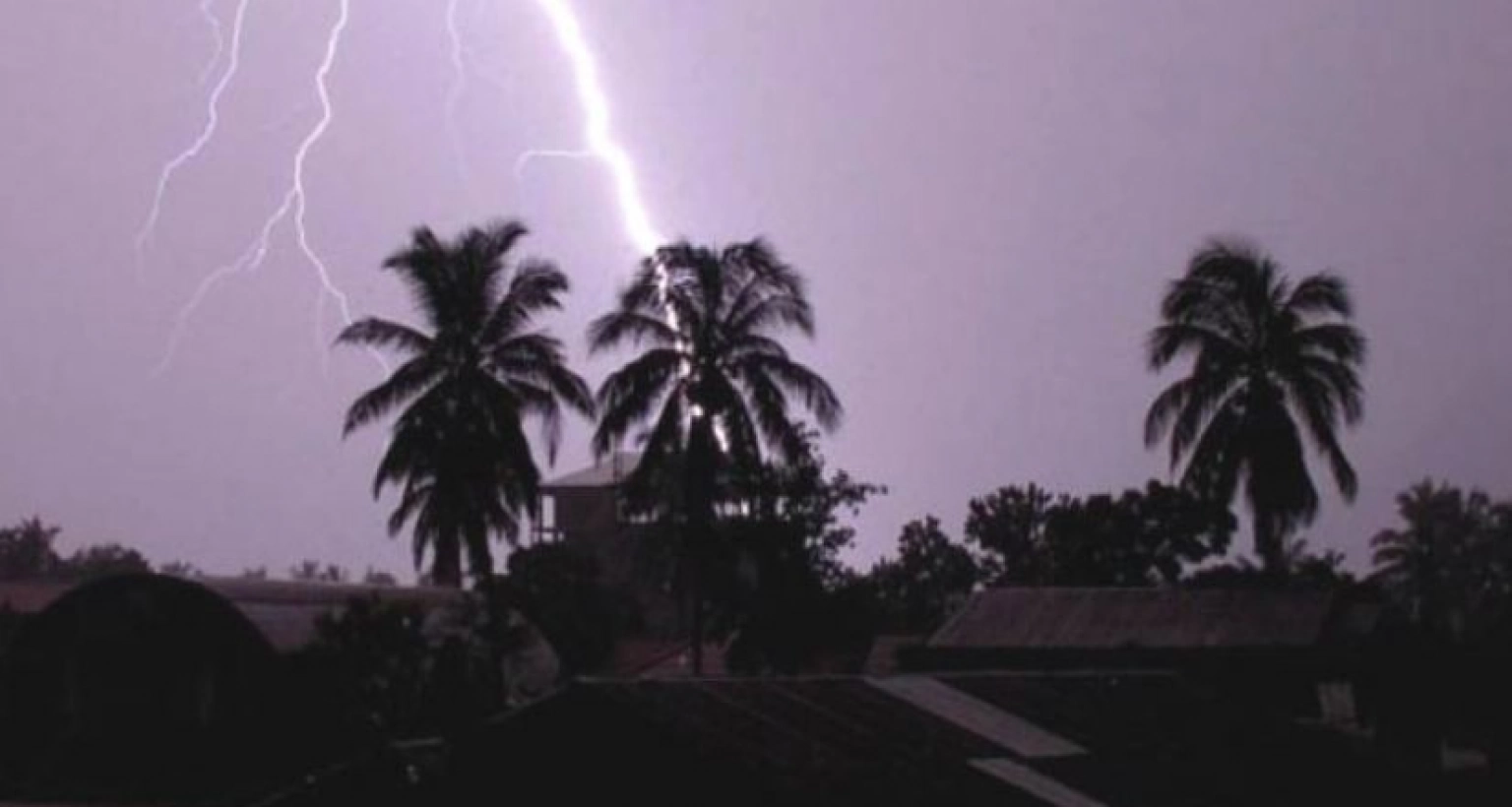 আজ বজ্রপাতের শঙ্কা যে ৮ জেলায়
