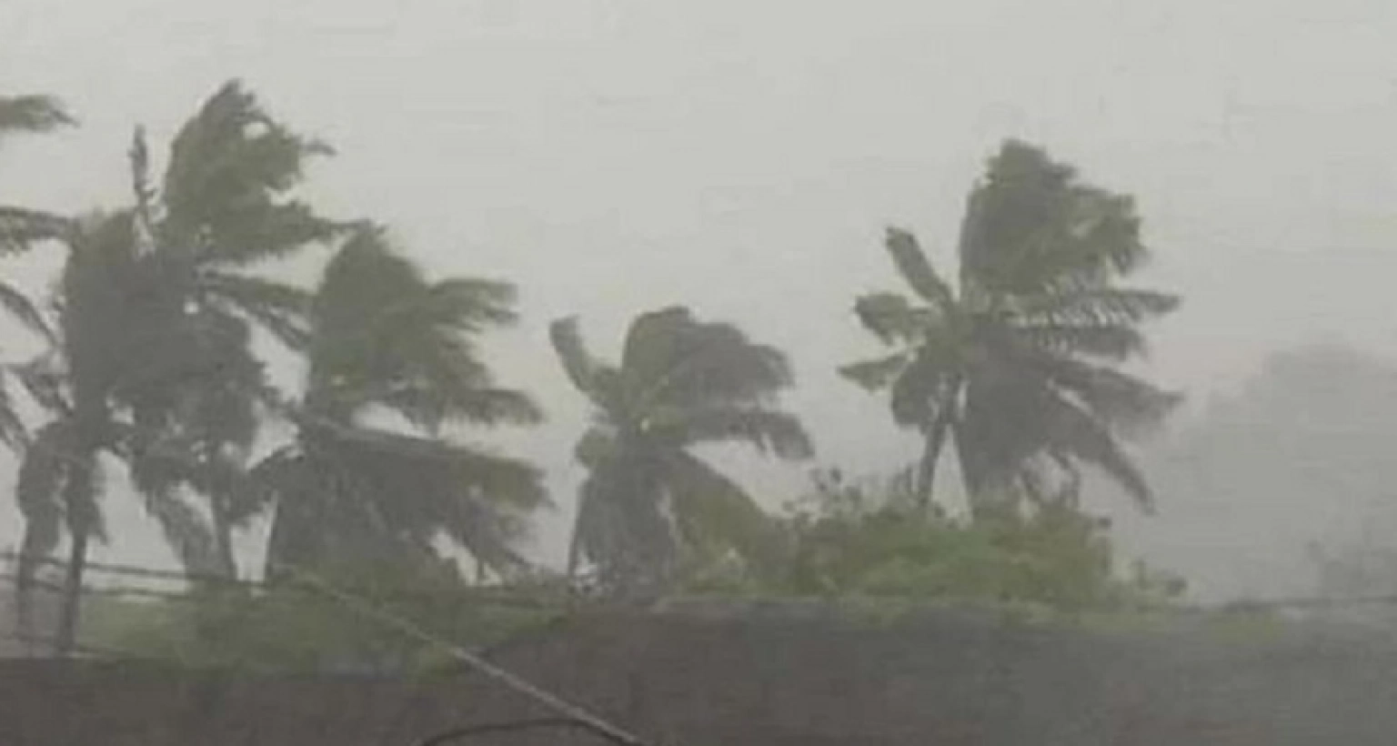 রাত ১টার মধ্যে দেশের ৭ অঞ্চলে ৬০ কিমি বেগে ঝড়ের শঙ্কা