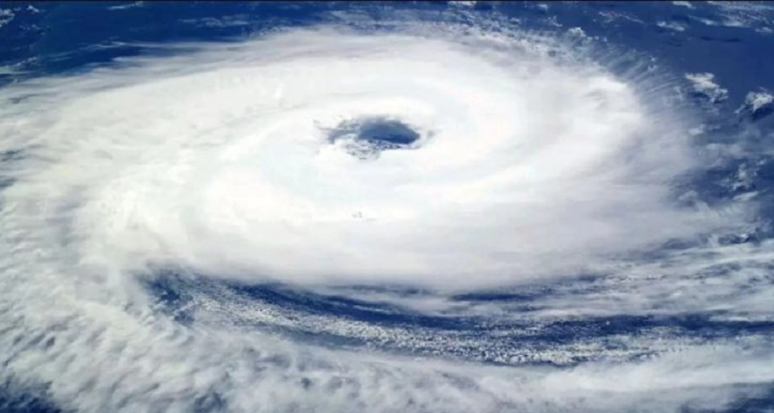 বাংলাদেশে ঘূর্ণিঝড়ে ১৭ হাজার লোকের প্রাণহানি হয় আজকের এই দিনে