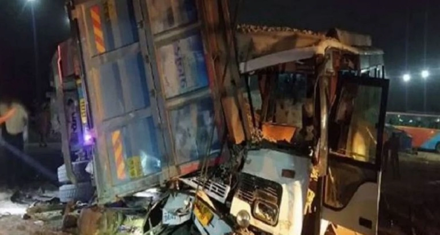 ভয়াবহ বাস দুর্ঘটনা, ১১ জনের মৃত্যু 