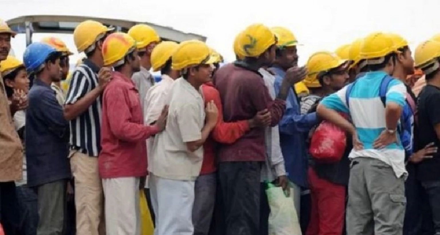  মালয়েশিয়ার বিমানবন্দরে হঠাৎ শ্রমিকদের ঢল 