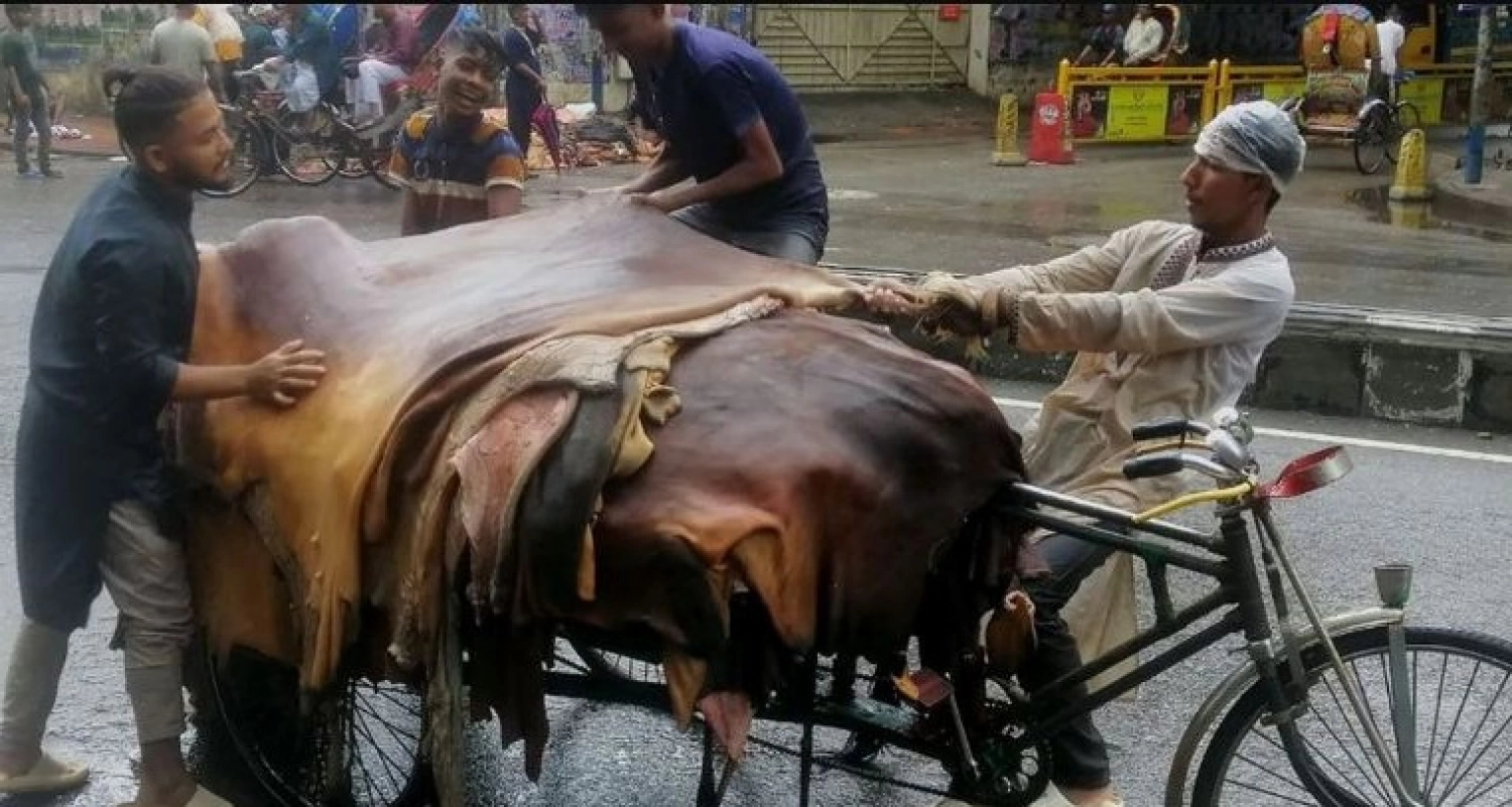 গত বছরের চেয়ে যত বাড়লো প্রতি বর্গফুট চামড়ার দাম