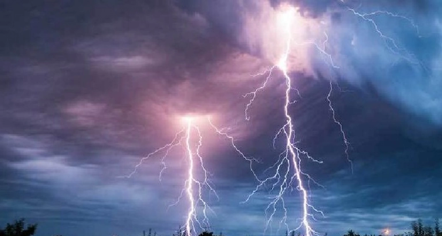  সতর্ক বার্তা; আজ রাতে ১৬ জেলায় বজ্রঝড়ের আশঙ্কা