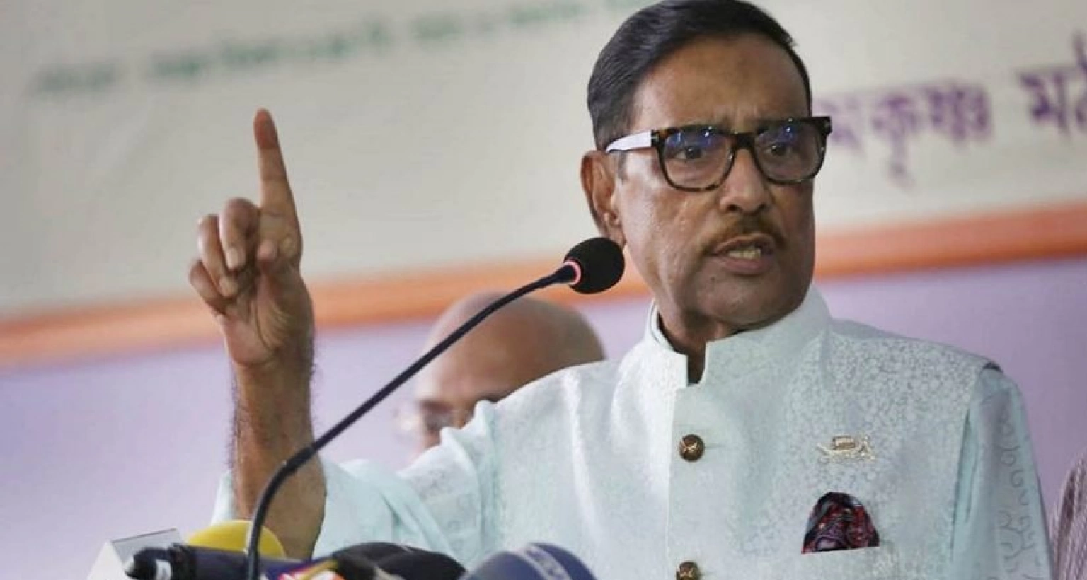 এক পর্যায়ে বাগবিতণ্ডায় জড়ালেন ওবায়দুল কাদের!
