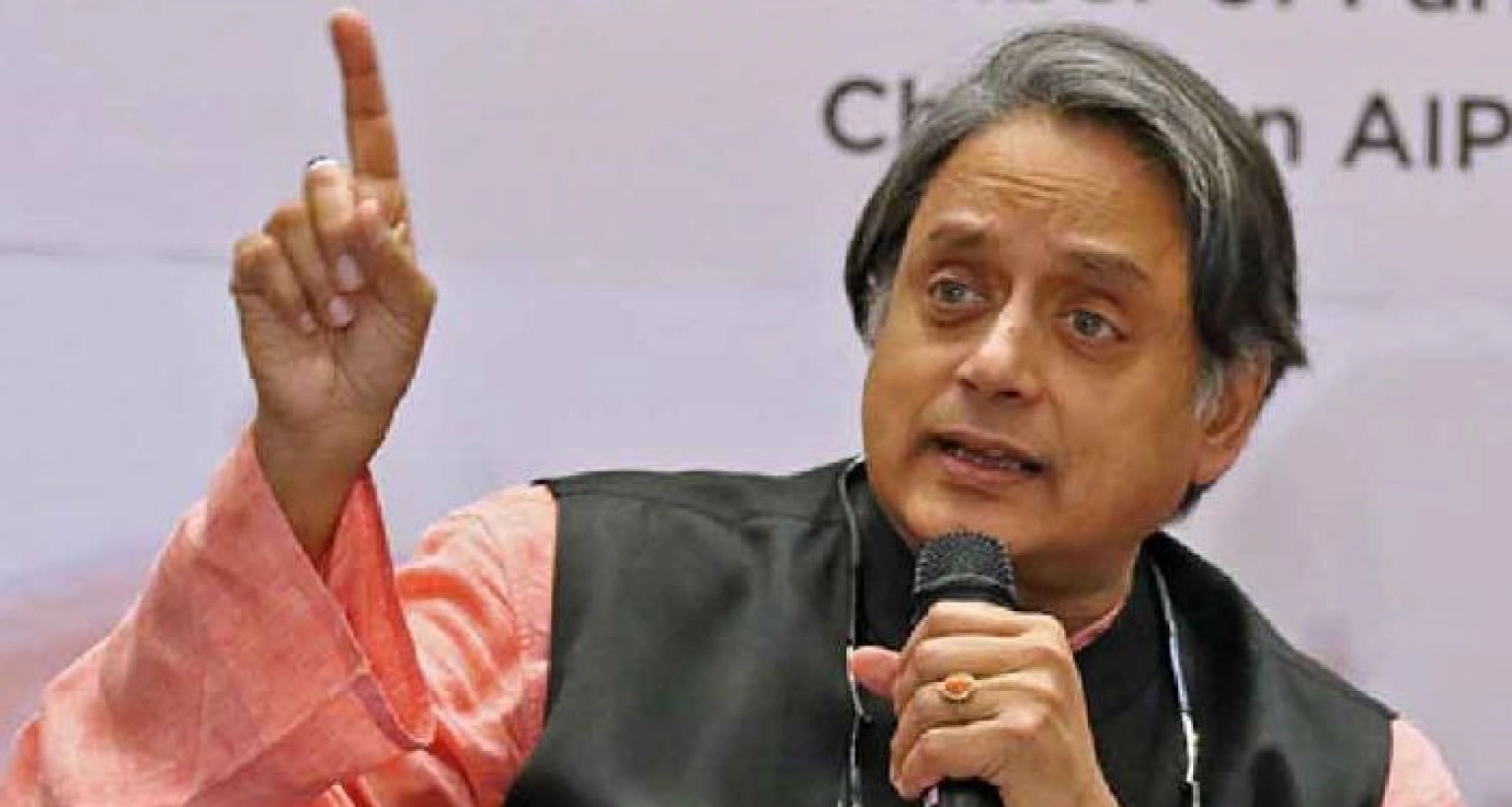 বাংলাদেশের মুসলমানেরা হিন্দুদের মন্দির রক্ষা করছেন: শশী থারুর