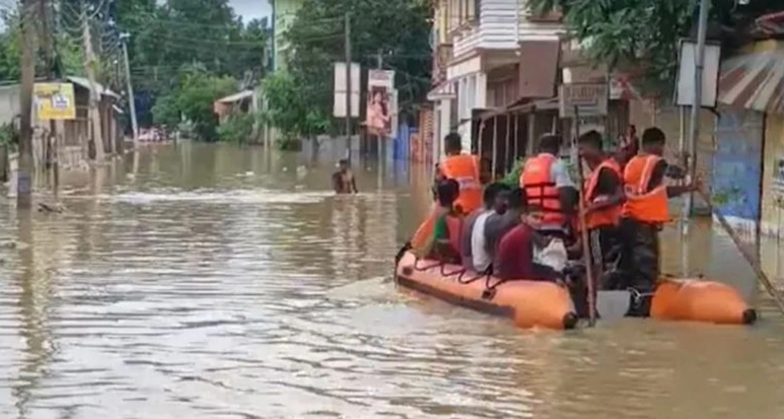  ভয়াবহ বন্যায় ত্রিপুরায় ১০ জনের মৃত্যু 