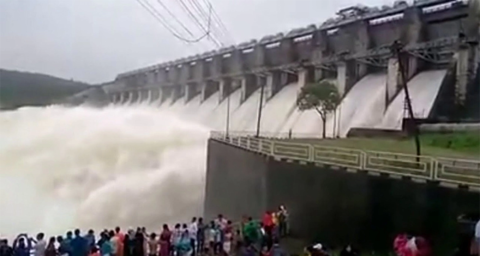 ফারাক্কা বাঁধের ১০৯ টি দরজা খুলে দিয়েছে ভারত