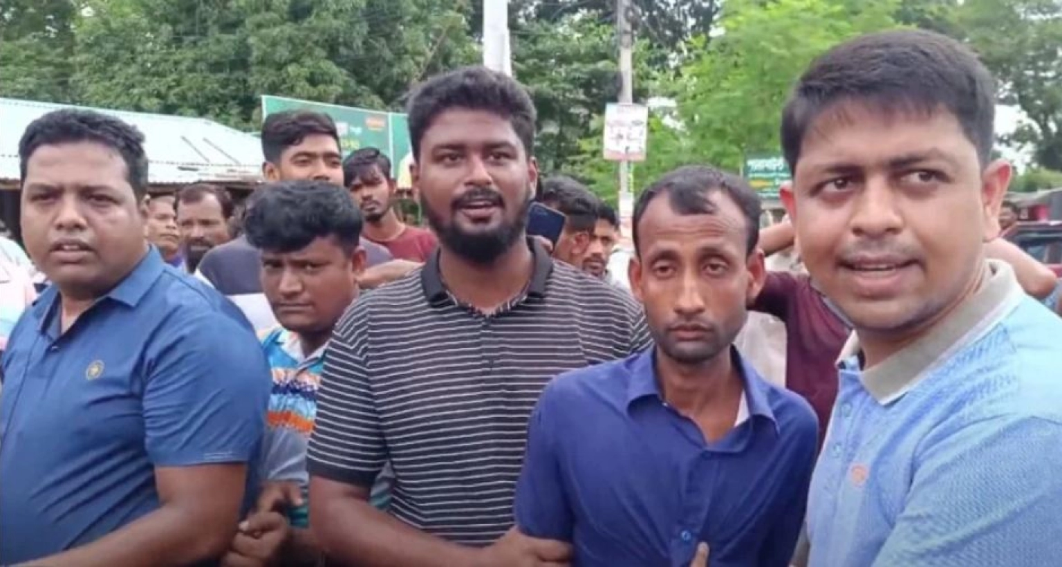 প্রবাসীর স্ত্রীর সঙ্গে প্রতারণার দায়ে তিন ‘জিনের বাদশা’ গ্রেপ্তার