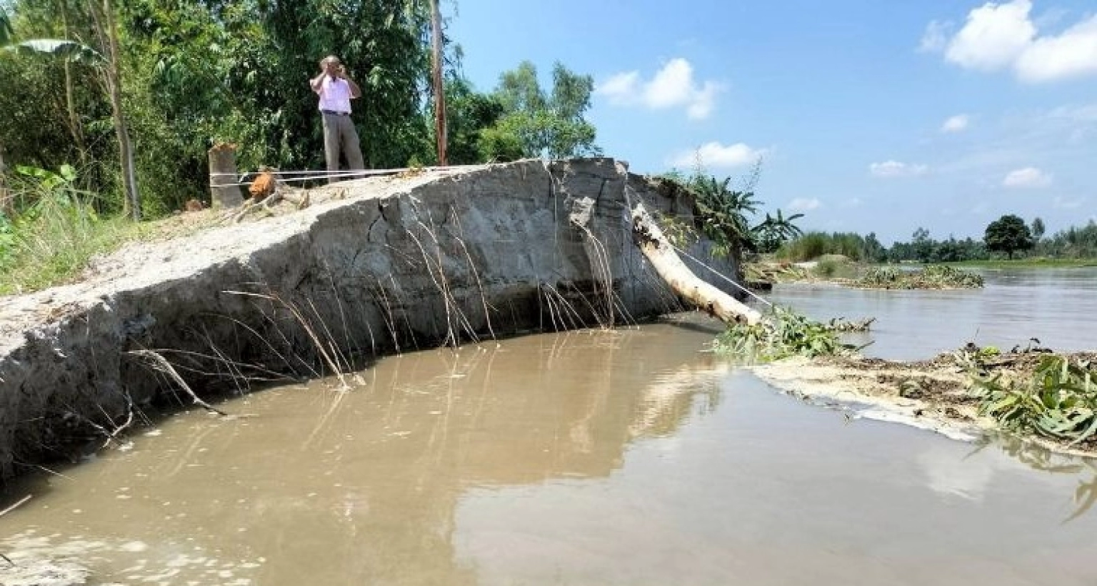 ‘গাছপালা, জমিজমা সব নদীত চলি গেইছে, হামরা নিঃস্ব হয়া গেইছি’