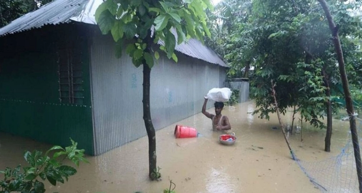 যে  ৩ উপজেলায় এখনও পানিবন্দি লক্ষাধিক মানুষ