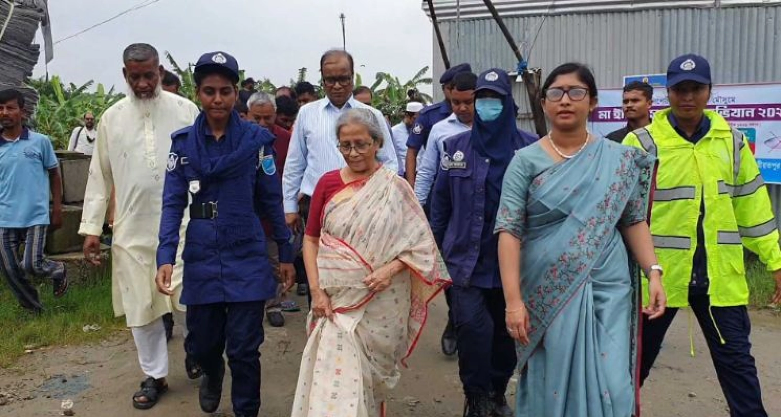 'আপনারাও কথা দেন এই ২২ দিন আপনারা ইলিশ মাছ ধরবেন না'