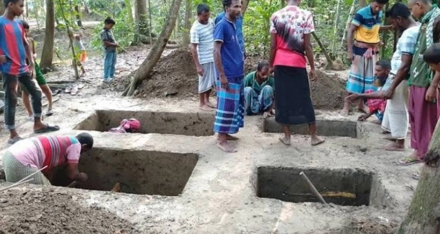 একসঙ্গে একই পরিবারের ৪ জনের কবর খোঁড়া হচ্ছে!