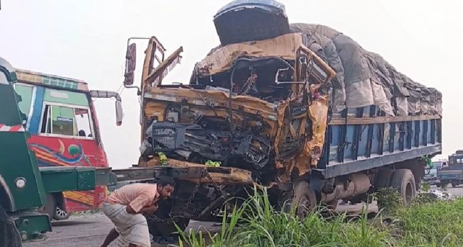 সড়ক দুর্ঘটনায় ৩৭৭ জনের মৃত্যু