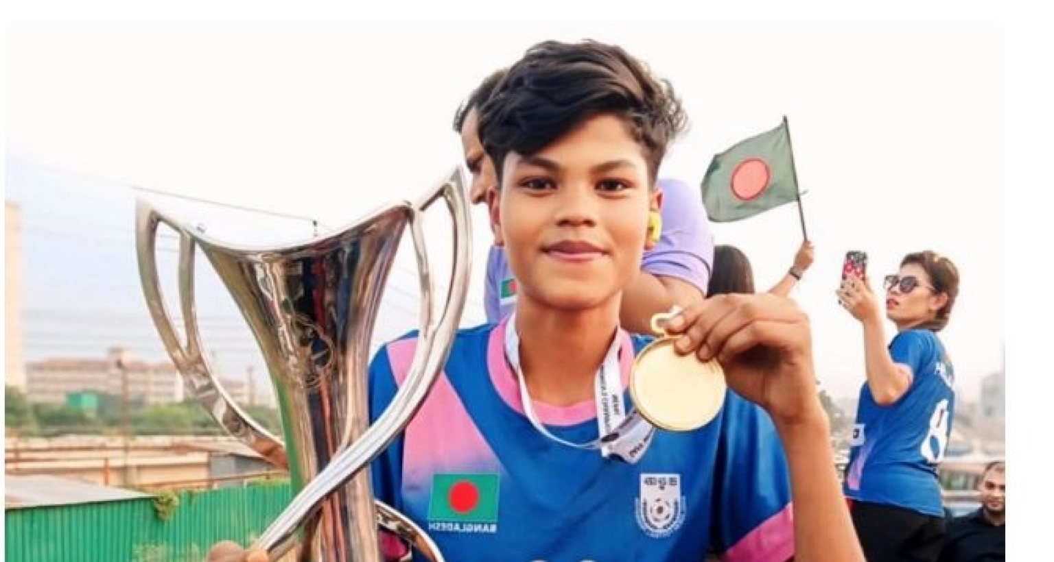  ‘আব্বা আমরা জিইত্যালছি, অহন তোমার বাজারে গিয়া কলা বেচন লাগত না’