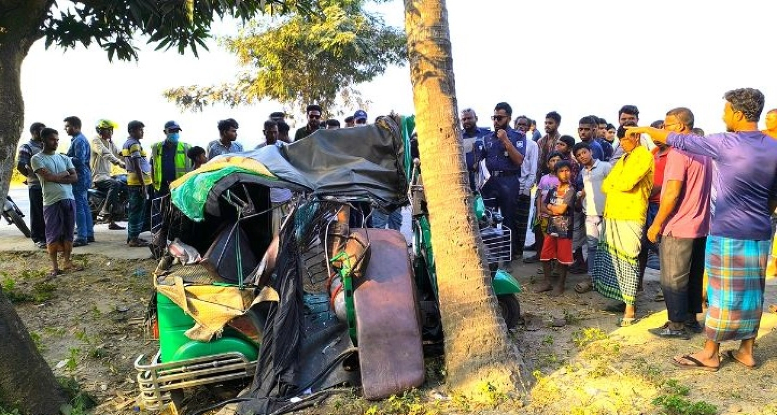 ঘটনাস্থলেই ২ জনের মৃত্যু, বাকিদের নেওয়া হয় হাসপাতালে