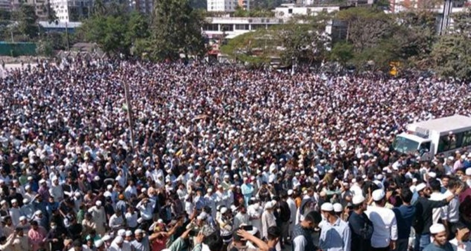 আইনজীবী সাইফুলের জানাজায় হাজার হাজার মানুষের ঢল