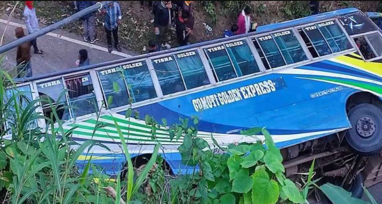  পাহাড় থেকে নামতে গিয়ে খাগড়াছড়িতে এই বাস দুর্ঘটনা