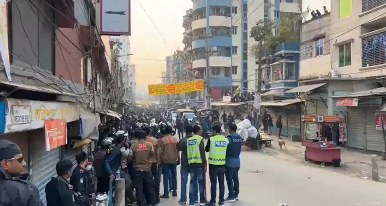  নগদ ১৫ লাখ টাকা ও নিরাপদে পালিয়ে যাওয়ার ব্যবস্থা চায় ব্যাংক ডাকাতরা