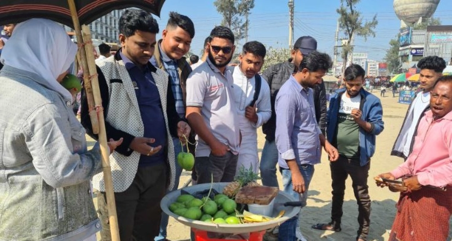 এবার পৌষ মাসেই বিক্রি হচ্ছে কাঁচা আম! প্রতি কেজি কত জানেন?