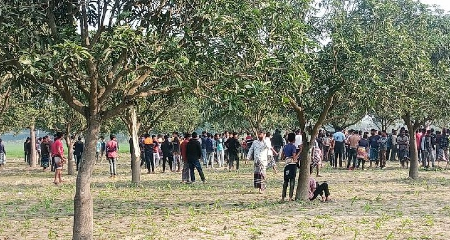 এ খবর ছড়িয়ে পড়লে ভারতীয়দের ধাওয়া করেন বাংলাদেশিরা, বেধে যায় সংঘর্ষ 