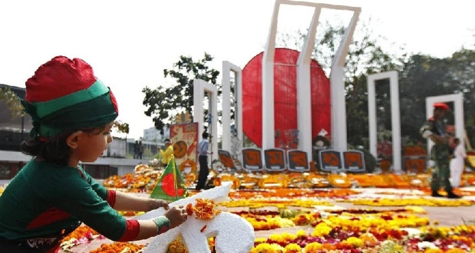 বাঙালিকে মাথানত না করতে শেখানো একুশ আজ