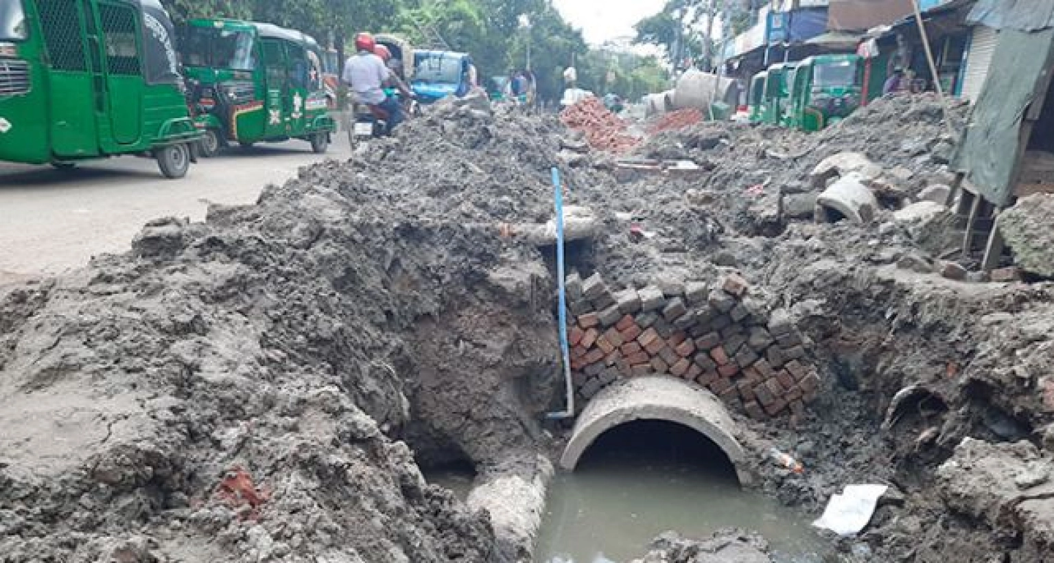 রাজধানীতে রাস্তা খোঁড়াখুঁড়ির আগে এখন থেকে অনুমতি লাগবে পুলিশের 