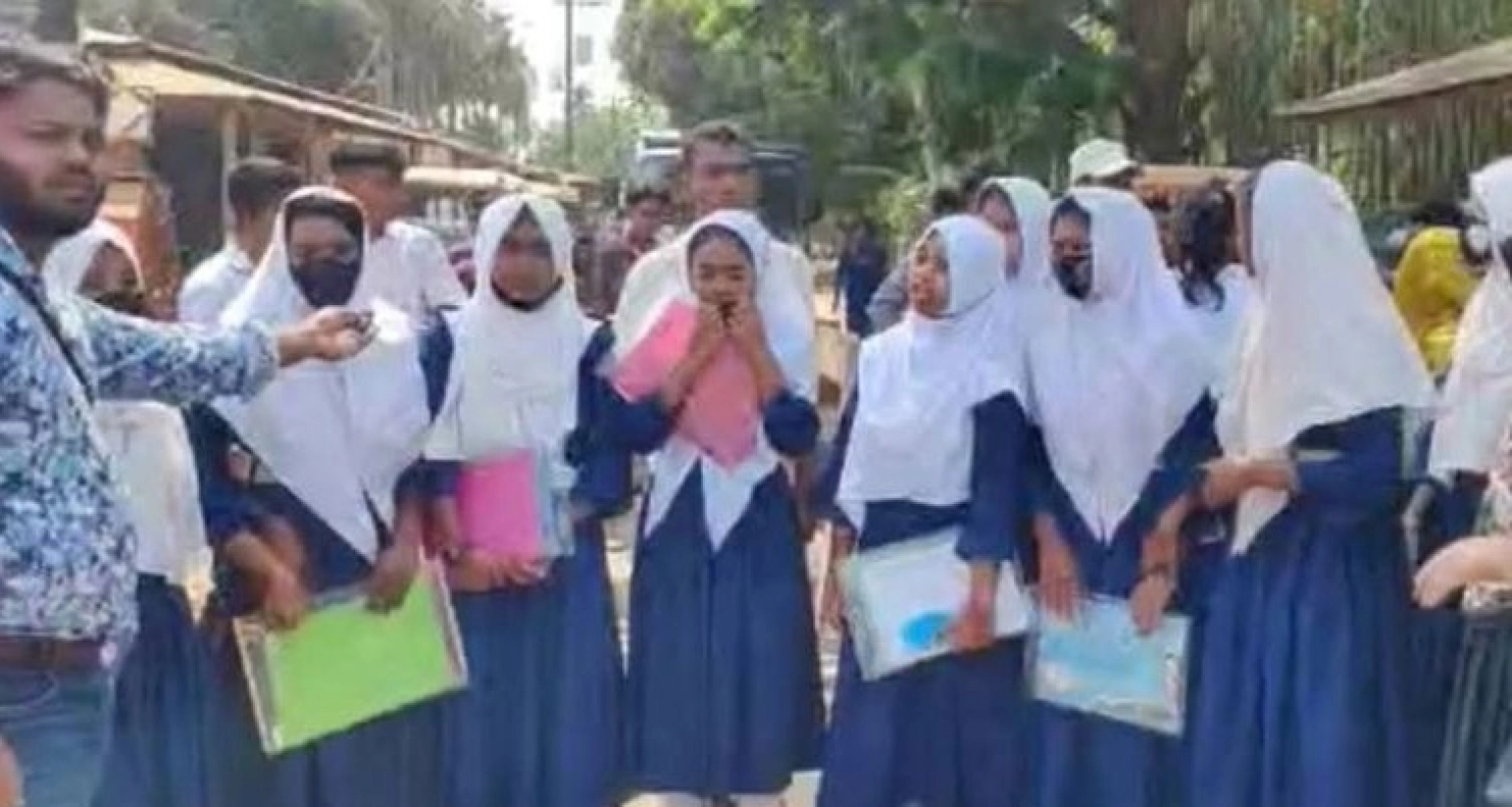 মানবিক বিবেচনায় সেই ১৩ শিক্ষার্থীকে প্রবেশপত্র দেওয়ার সিদ্ধান্ত