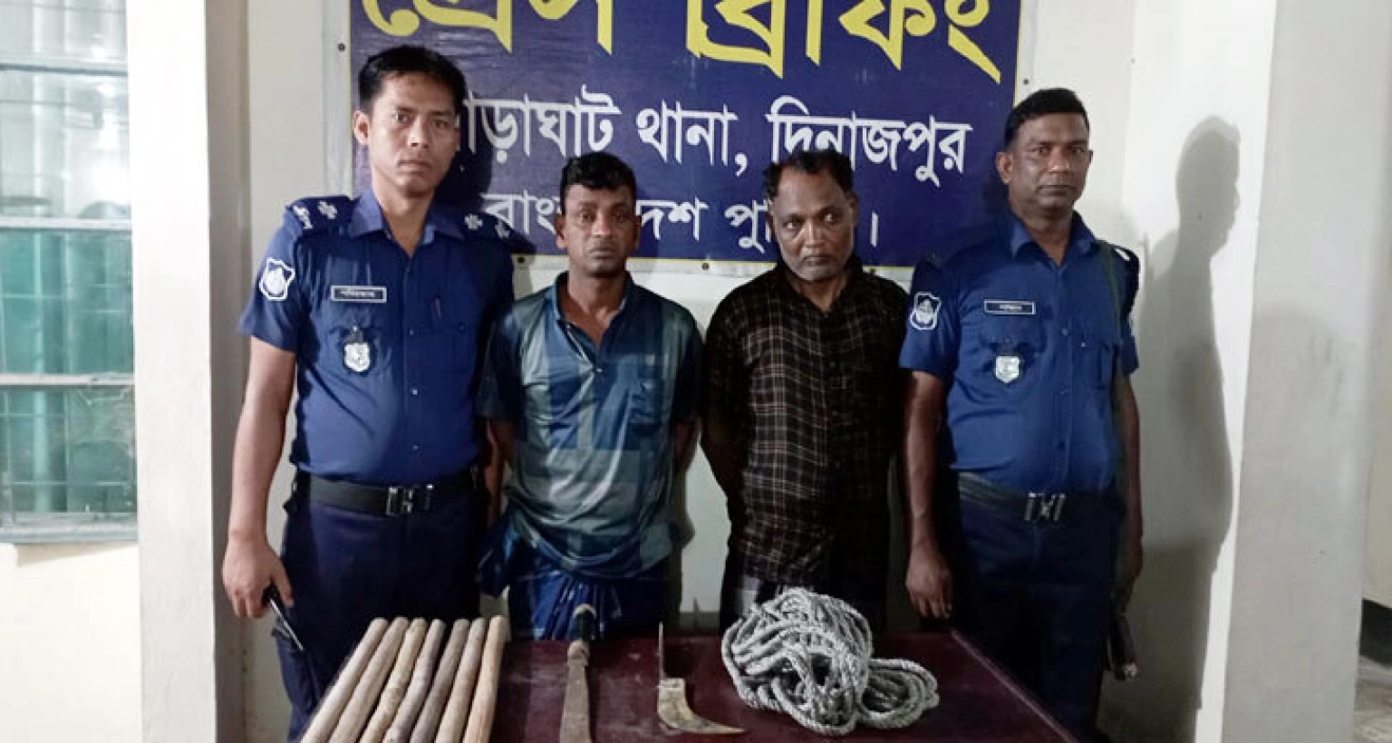 পুলিশের গাড়িতে ডাকাতির চেষ্টা, অতঃপর যা ঘটলো