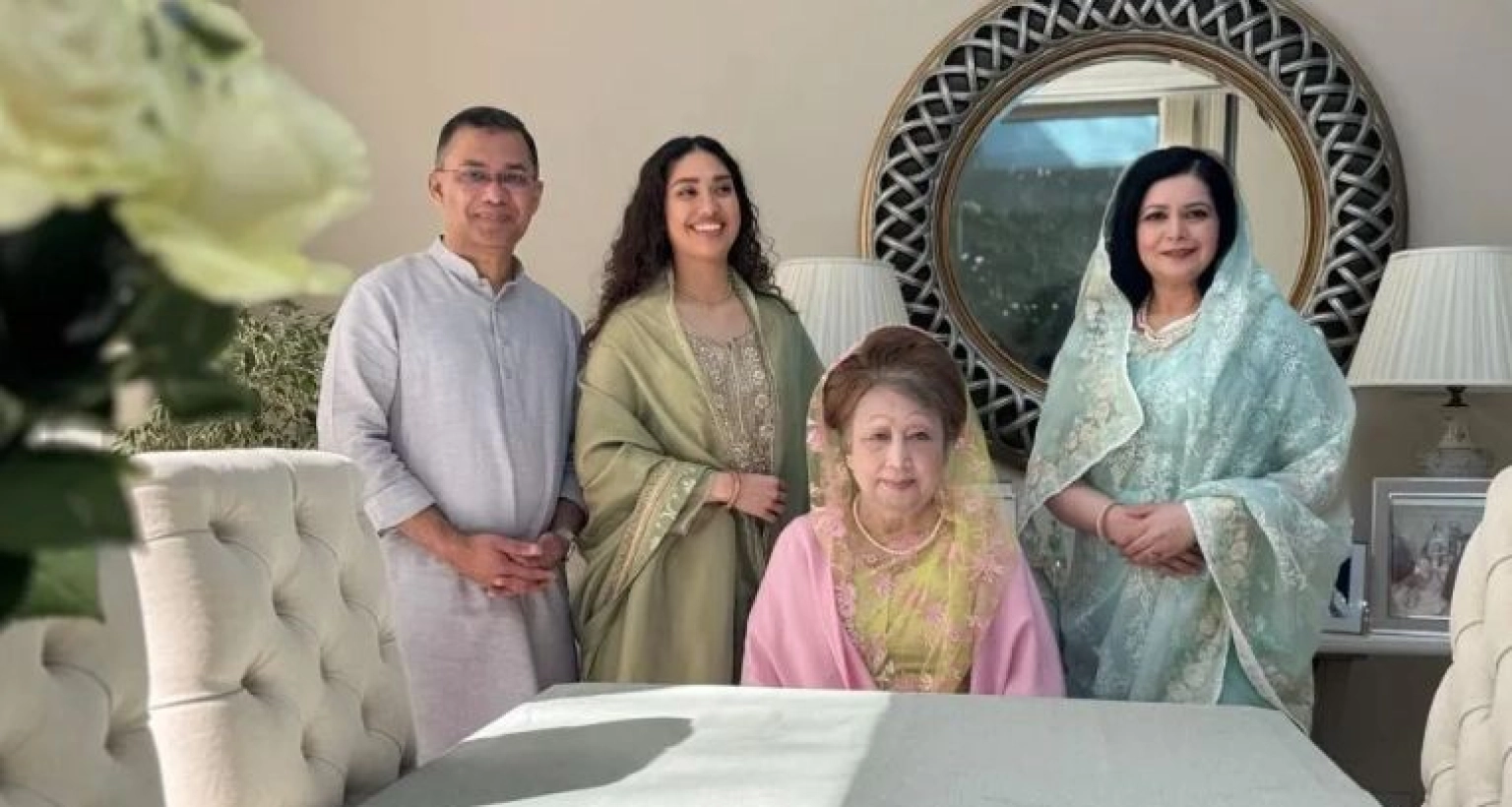  ডা. জোবায়দা রহমানকে সঙ্গে নিয়ে সোমবার দেশে ফিরছেন খালেদা জিয়া