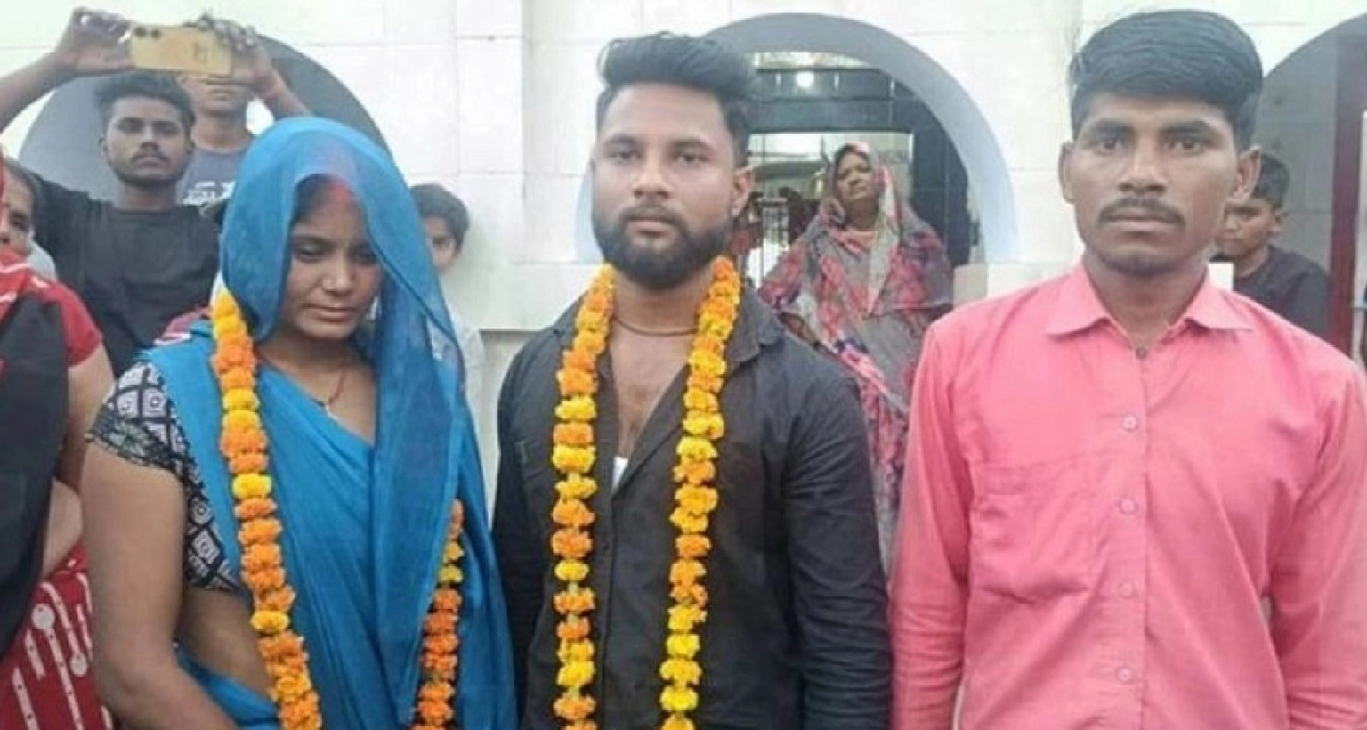 নিজের স্ত্রীকে বিয়ে দিলেন এক যুবক! কারণ জানলে অবাক হবেন