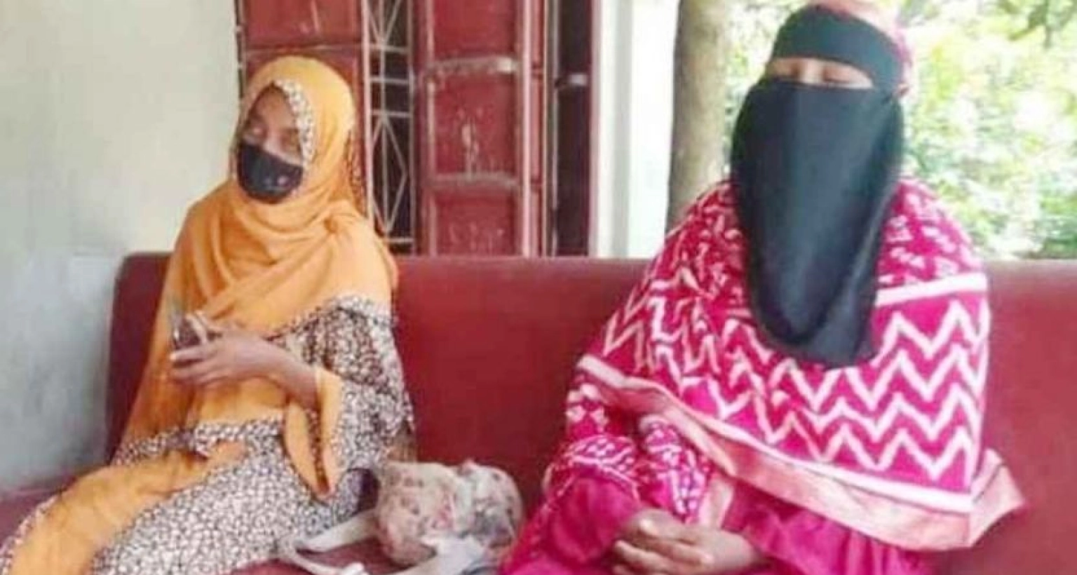 প্রবাসীর বাড়িতে অনশনে বিশ্ববিদ্যালয় পড়ুয়া এক তরুণী