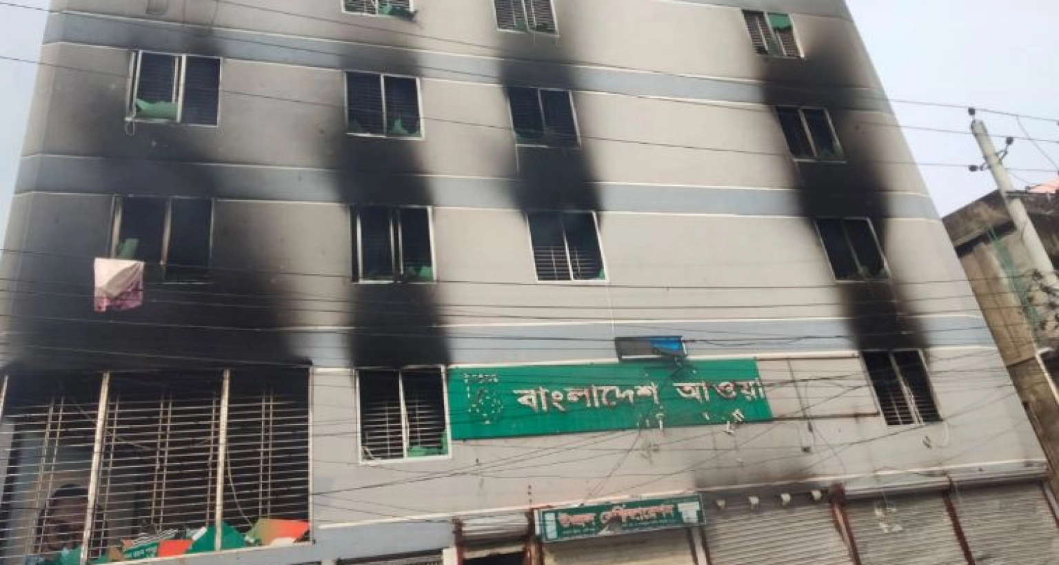আ.লীগের অফিসে চুরি করতে গিয়ে ৭ তলা থেকে পড়ে যুবক নিহত