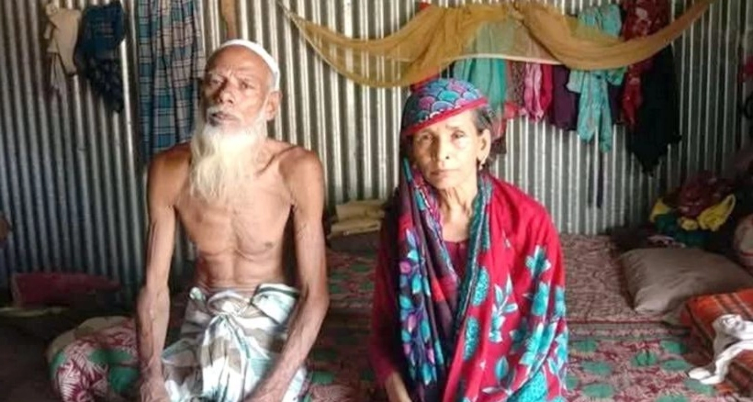 অসহায় বৃদ্ধ দম্পতির জীবন বদলে গেল একটি ফেসবুক পোস্টে