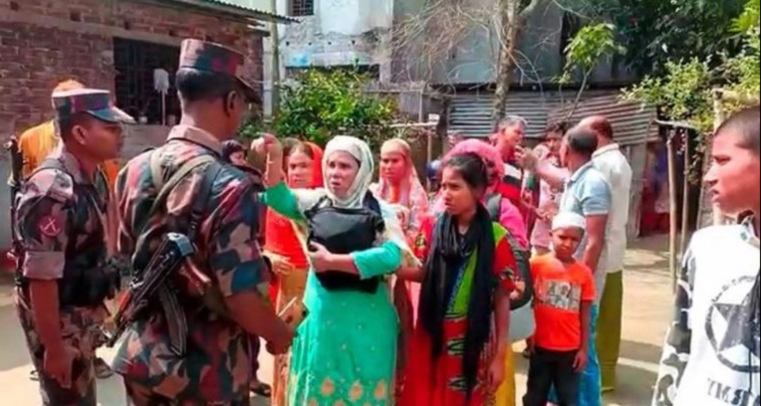 আতঙ্কের মধ্যে ১১০ জনকে বাংলাদেশে প্রবেশ করিয়েছে বিএসএফ!