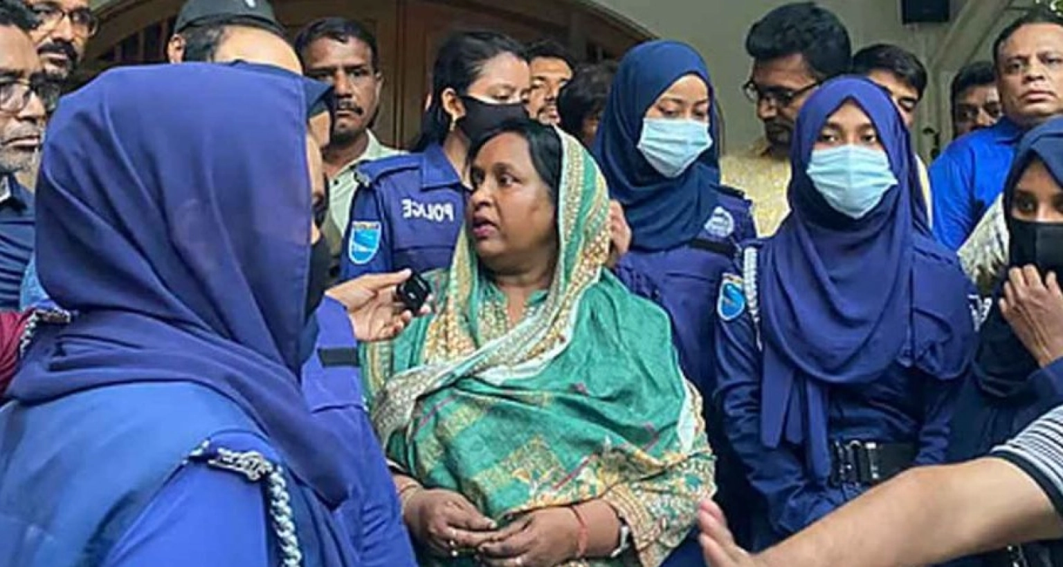 অবরুদ্ধসহ রাতভর নাটকীয়তা শেষে গ্রেপ্তার সাবেক মেয়র আইভী 